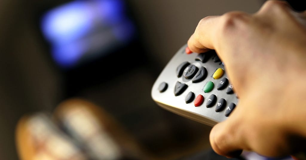 Watching a lot of TV in midlife tied to reduced brain health later on | RxWiki