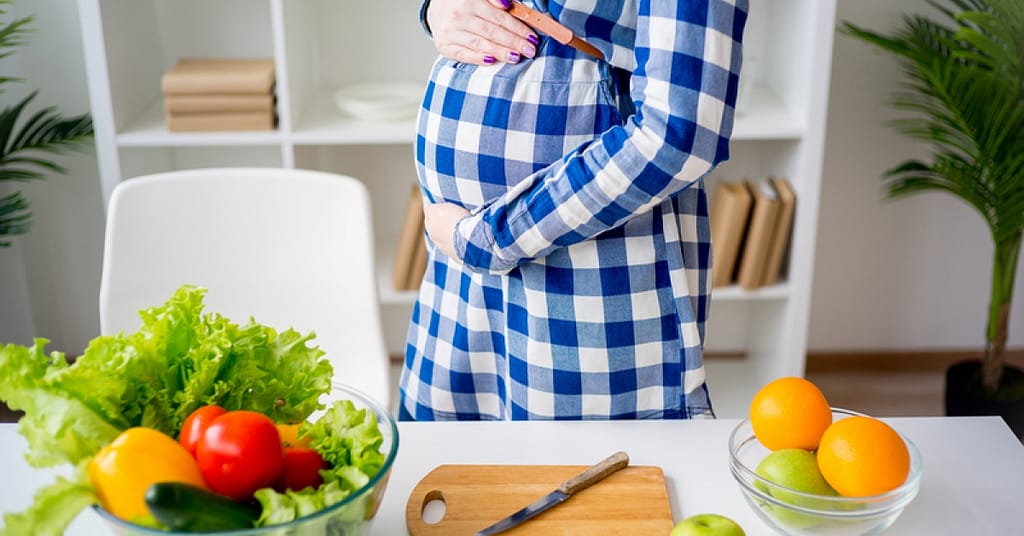Healthy eating before and during pregnancy may lower risk of complications | RxWiki